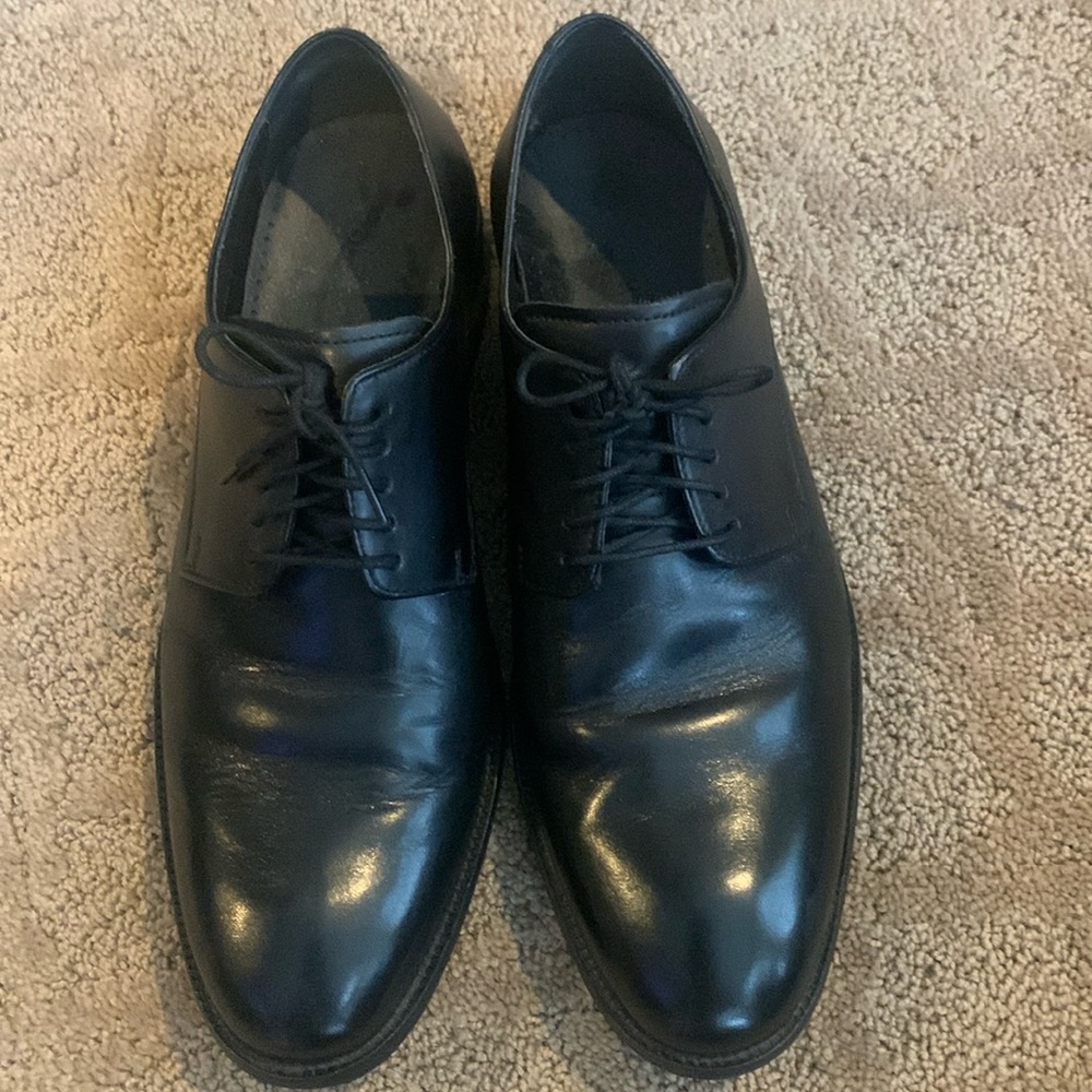 Men’s Cole Haan black lace up dress shoes